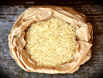 Чому насправді важливо промивати рис перед приготуванням